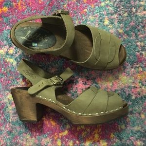 Lotta clogs size 39... please read description